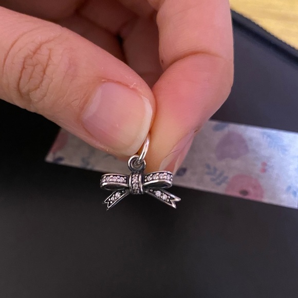 Pandora sparking bow charm/pendant - Picture 2 of 3